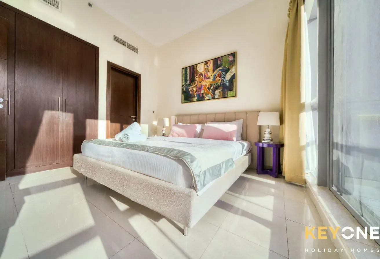 Contemporary 1BR with Full Marina View