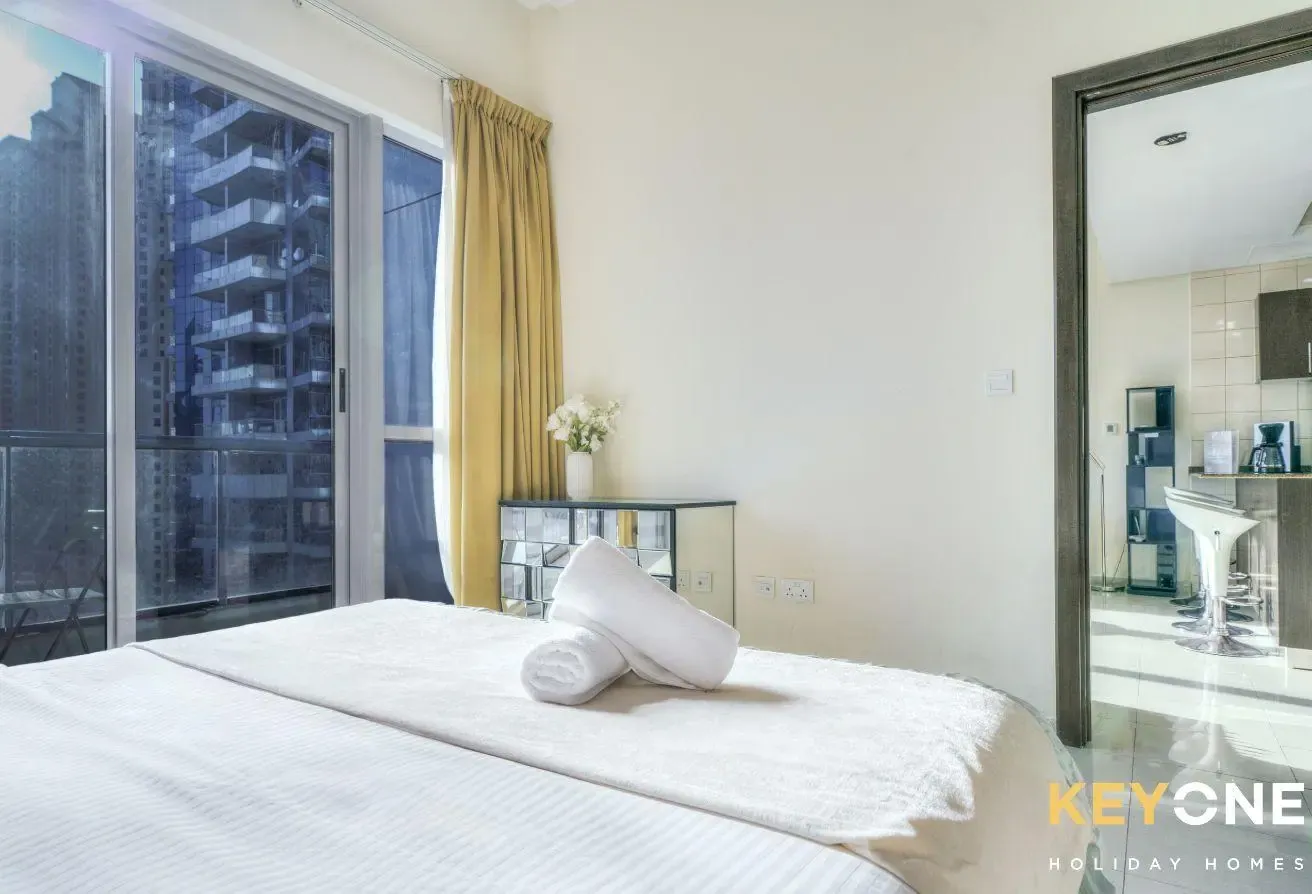 Contemporary 1BR with Full Marina View