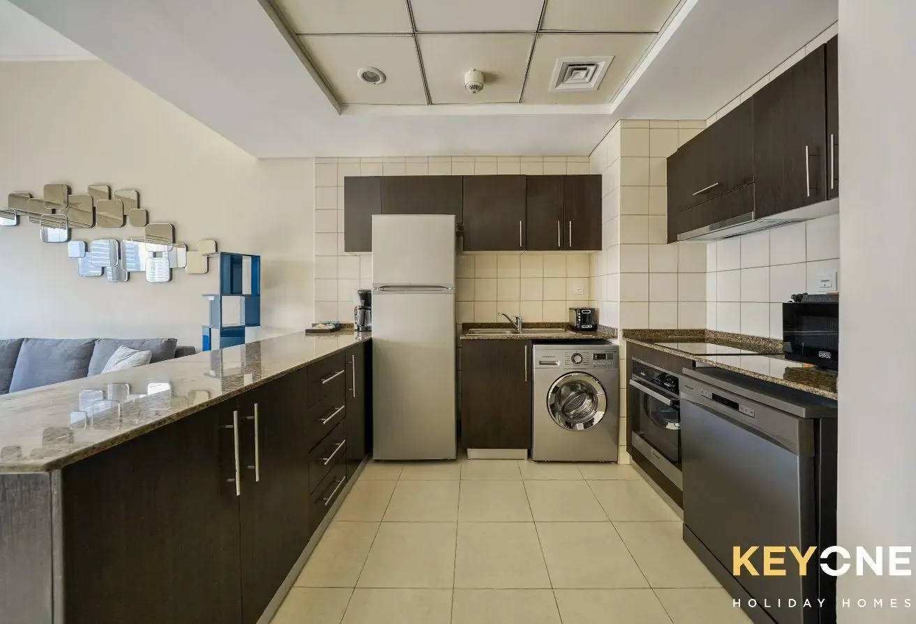 Contemporary 1BR with Full Marina View