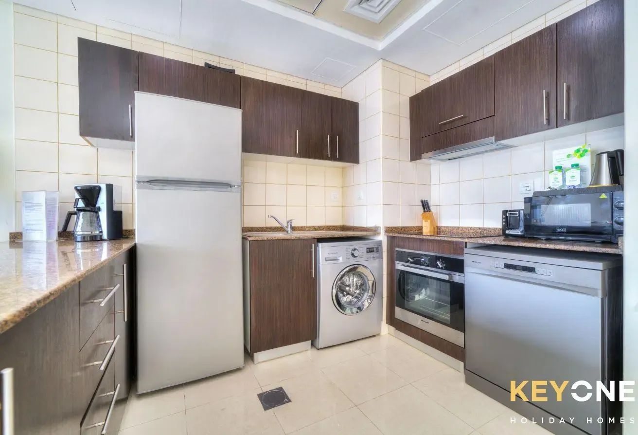 Contemporary 1BR with Full Marina View