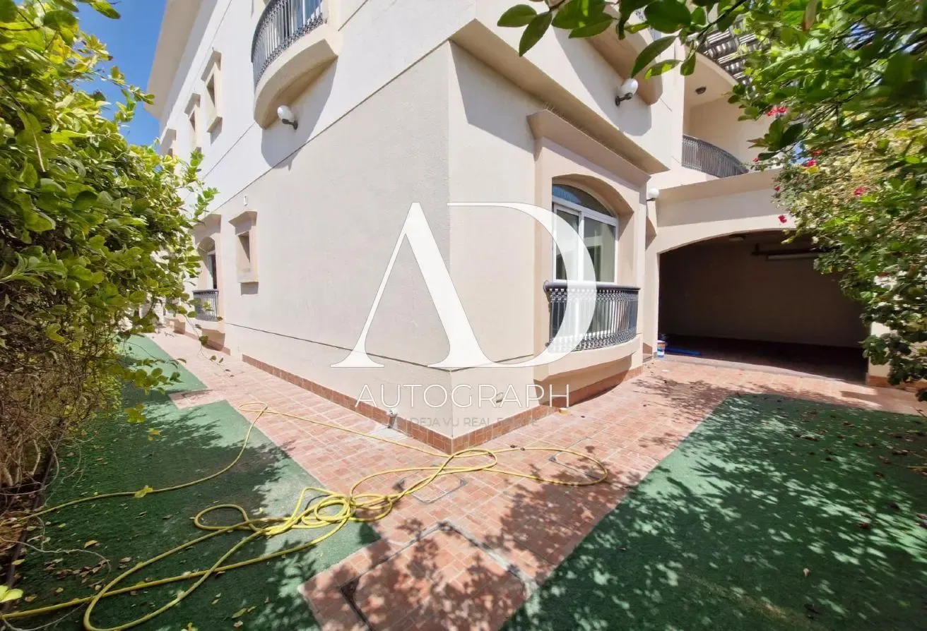 4 Bed Villa | Shared Pool | Gym | Prime Location