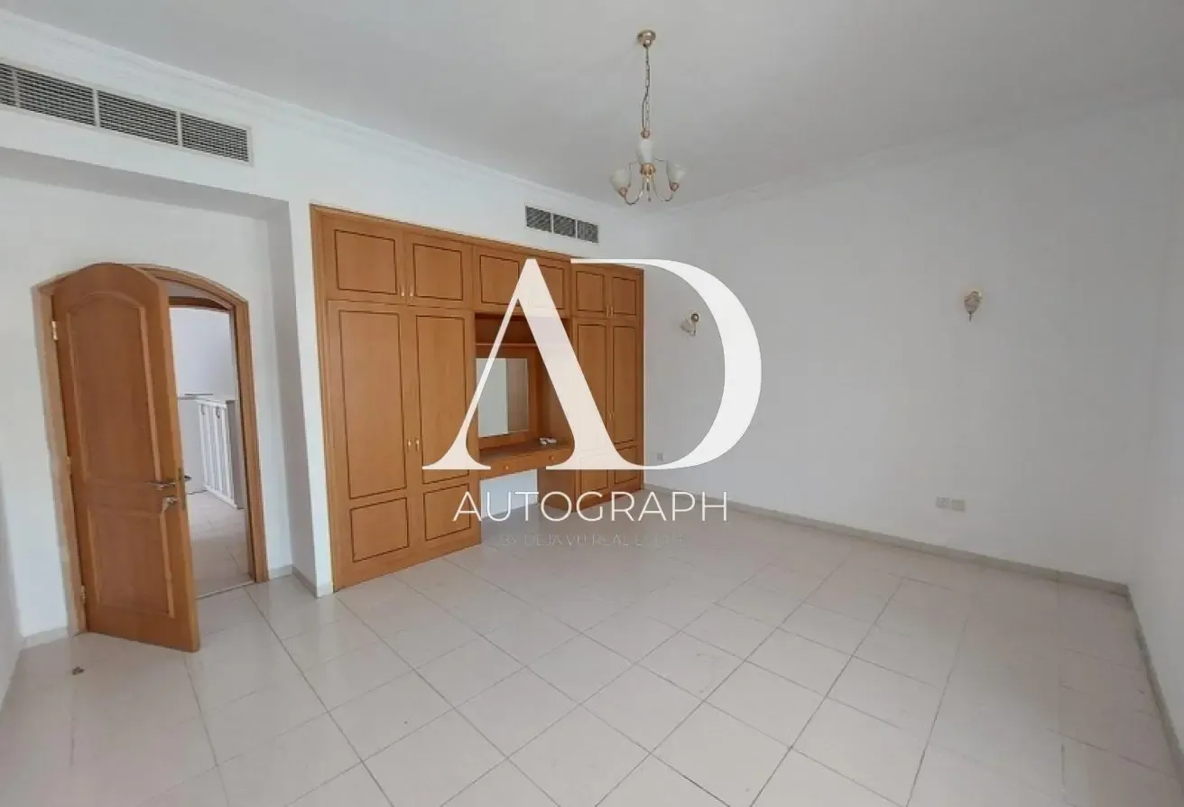 4 Bed Villa | Shared Pool | Gym | Prime Location