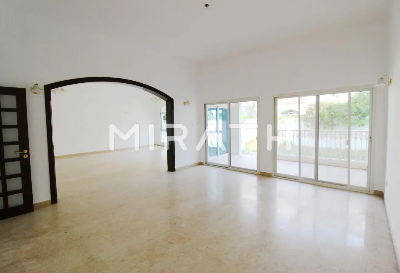 WELL BUILT VILLA | PRIVATE GARDEN | MAID'S ROOM