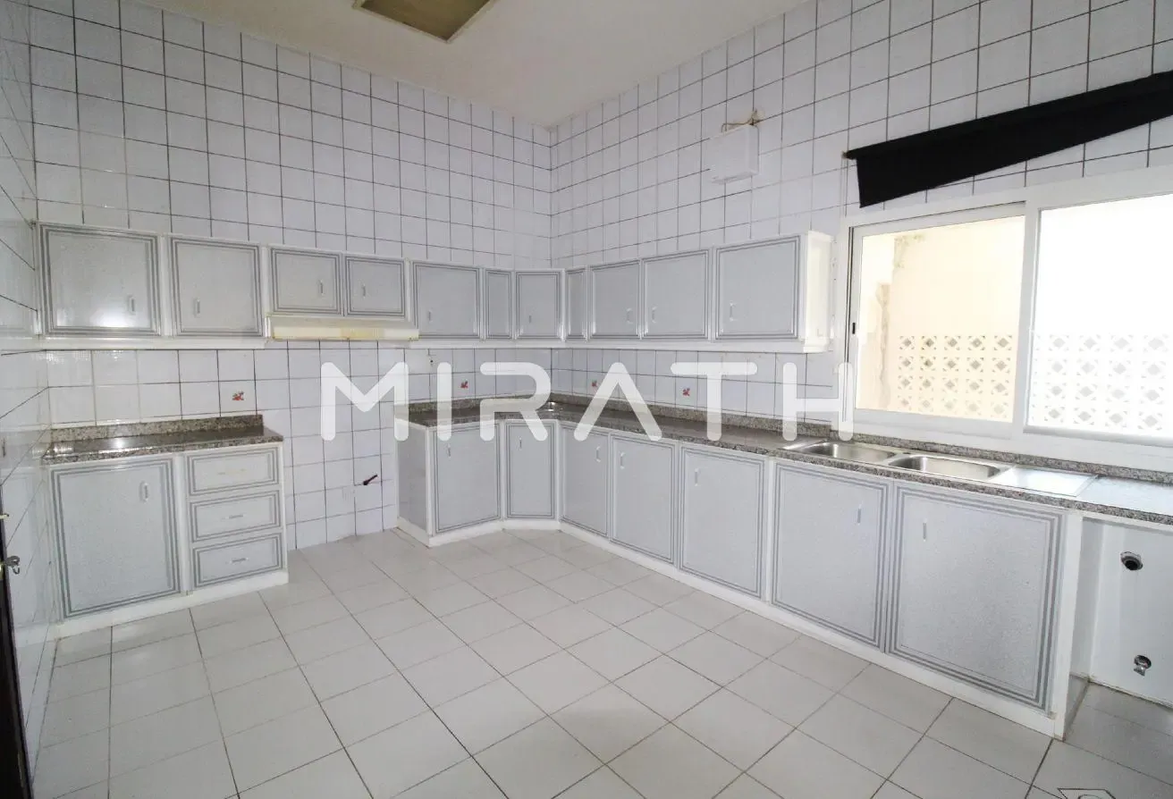 WELL BUILT VILLA | PRIVATE GARDEN | MAID'S ROOM