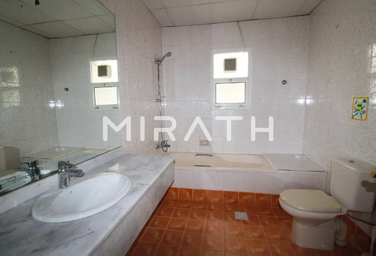 WELL BUILT VILLA | PRIVATE GARDEN | MAID'S ROOM