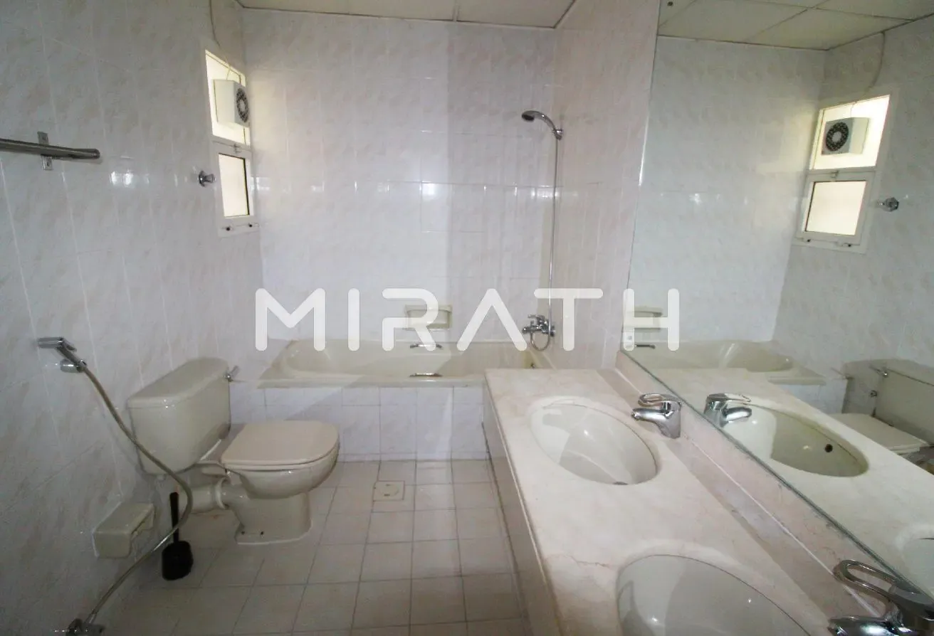 WELL BUILT VILLA | PRIVATE GARDEN | MAID'S ROOM
