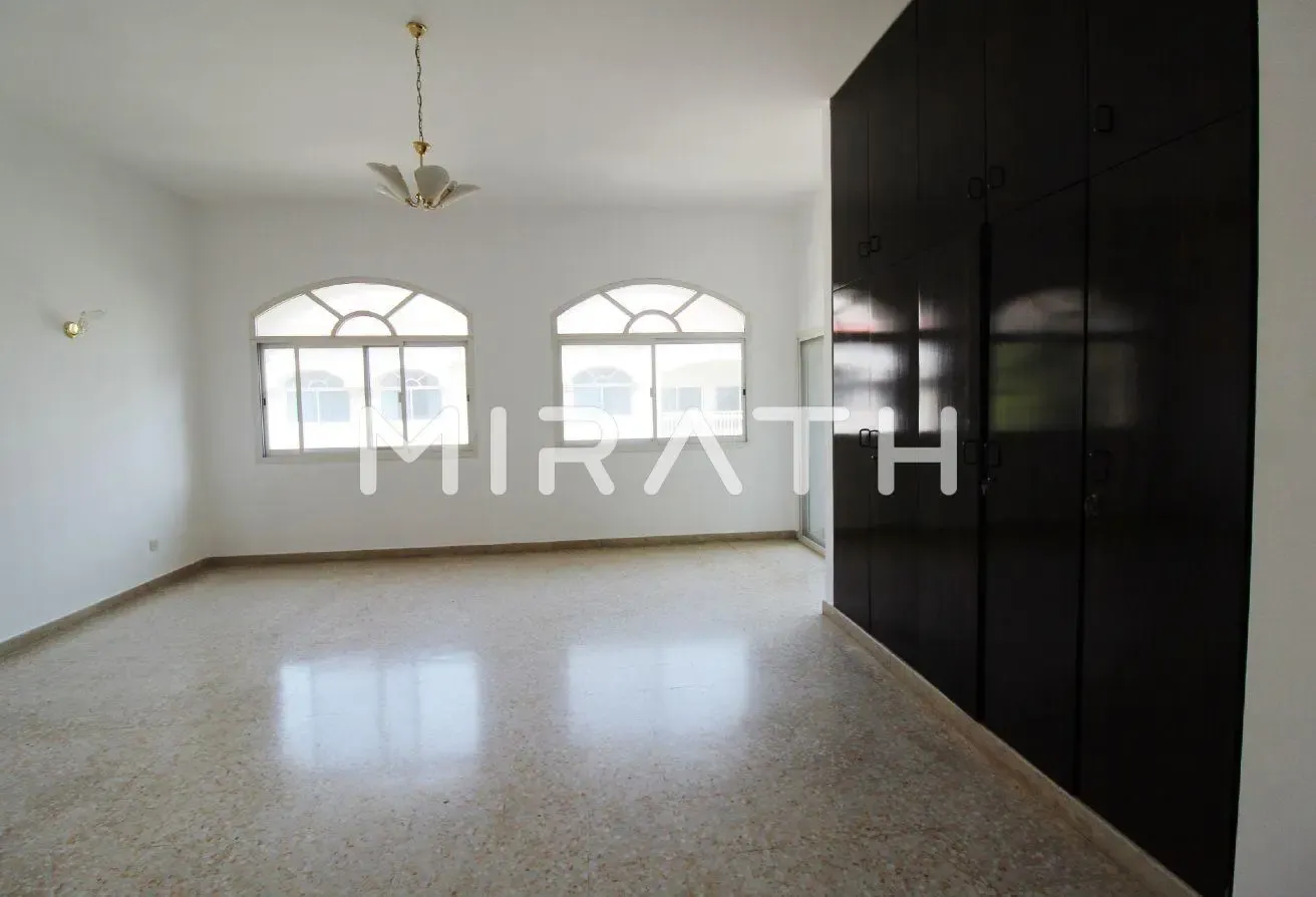 WELL BUILT VILLA | PRIVATE GARDEN | MAID'S ROOM