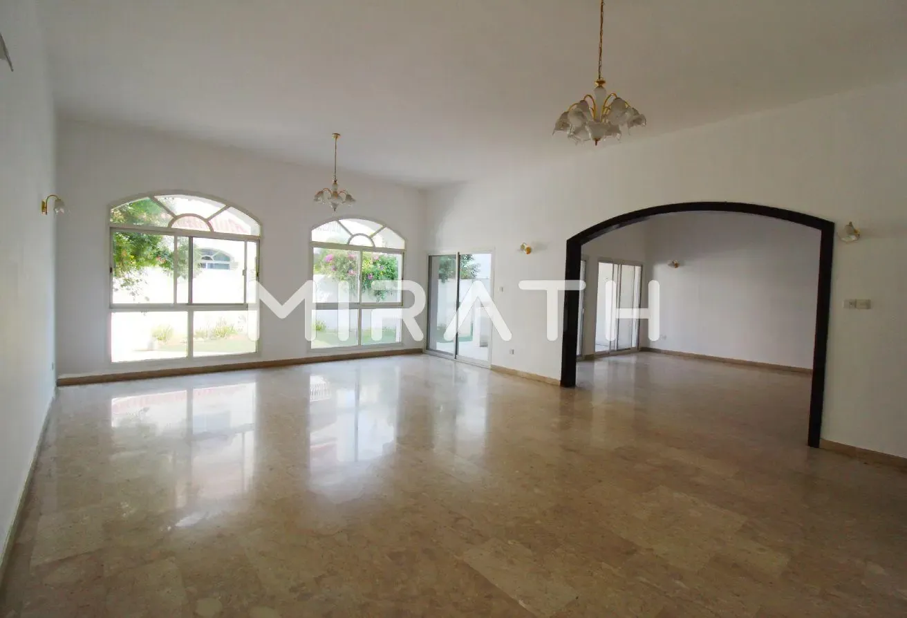WELL BUILT VILLA | PRIVATE GARDEN | MAID'S ROOM