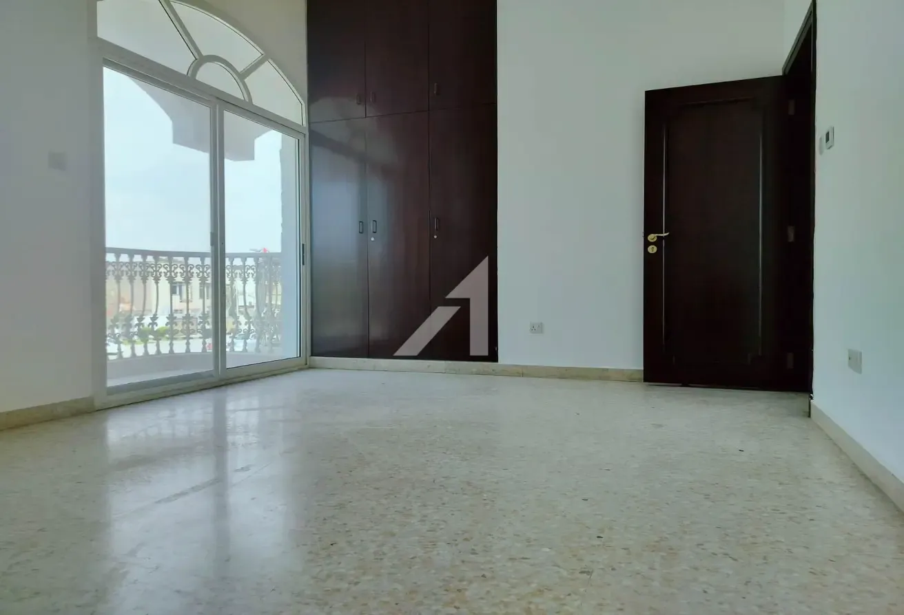 Spacious | Luxury | Study | Prime Location