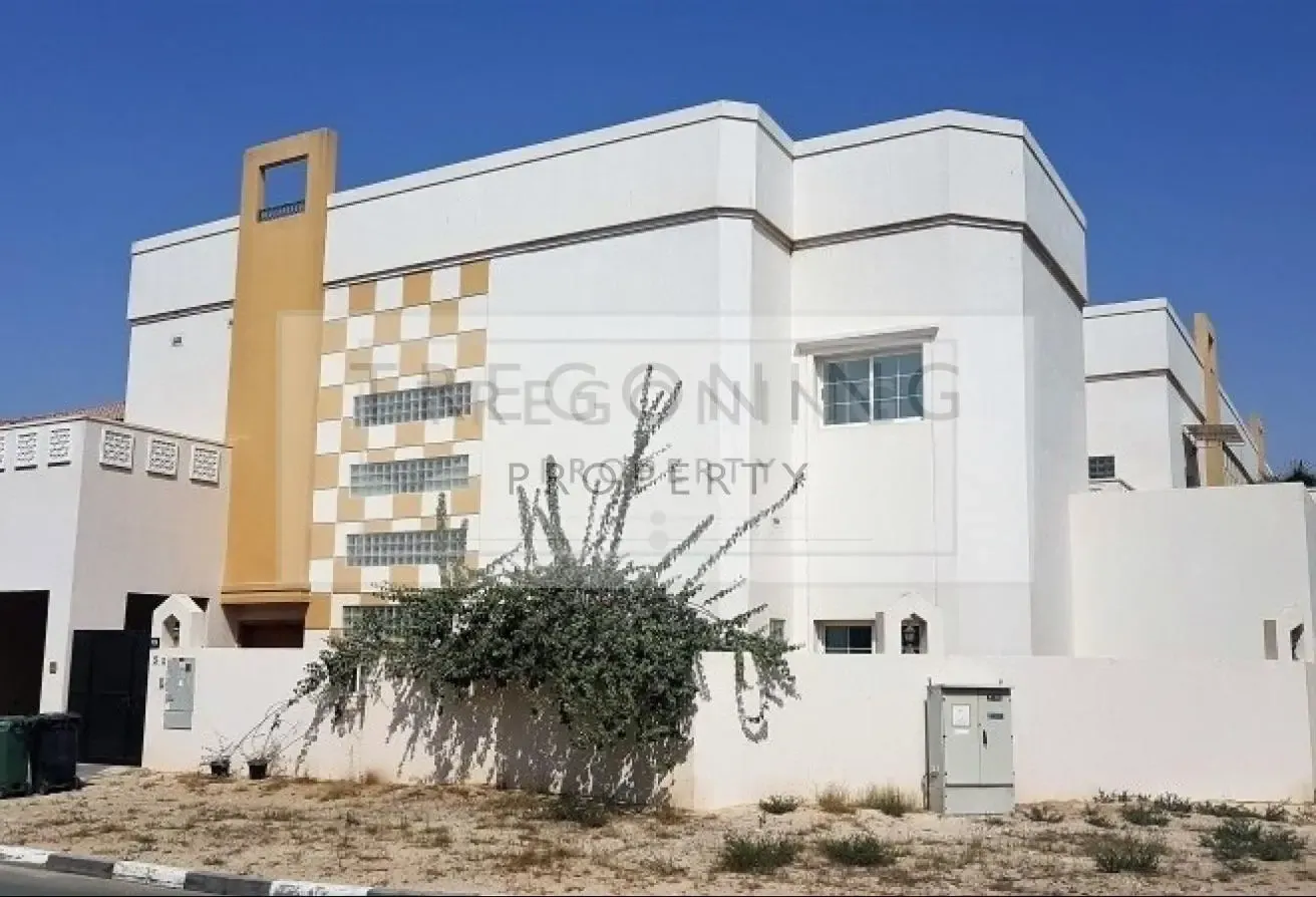 Lovely four bedroom compound villa - shared pool