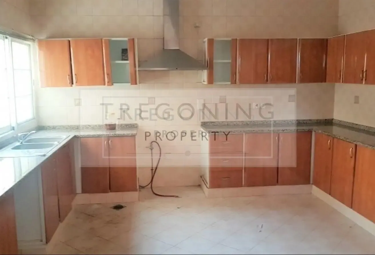 Lovely four bedroom compound villa - shared pool