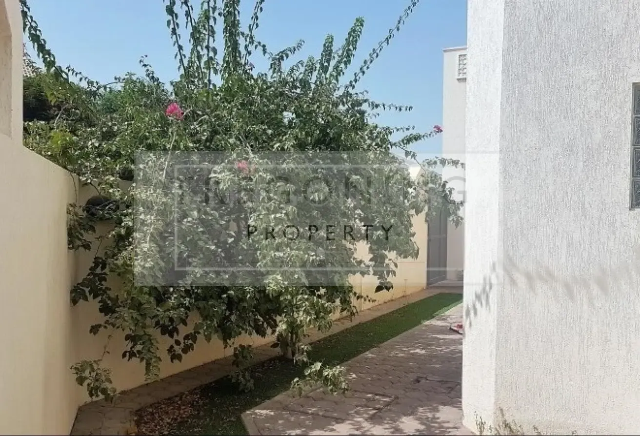 Lovely four bedroom compound villa - shared pool