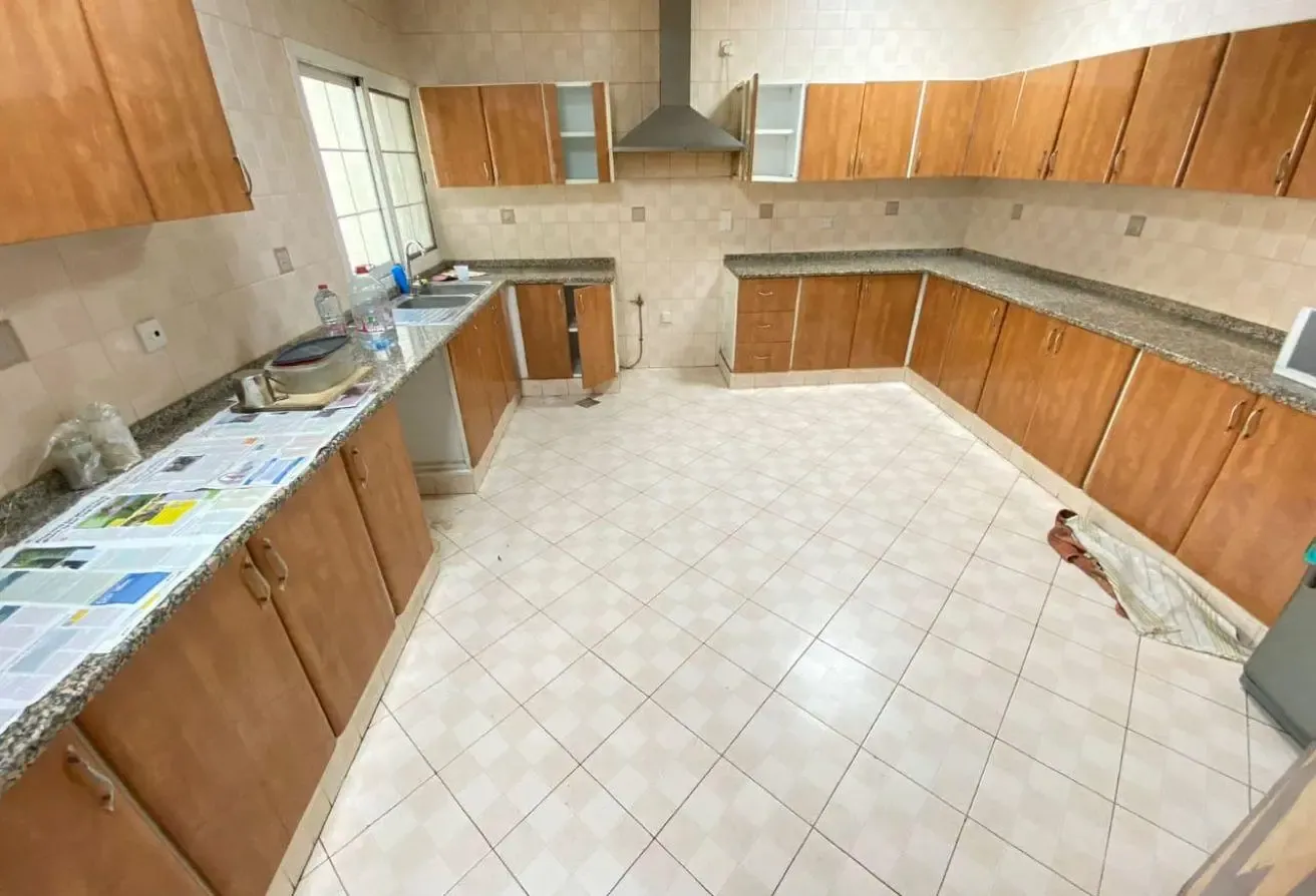 4 BR Villa with Private Garden in Al Safa