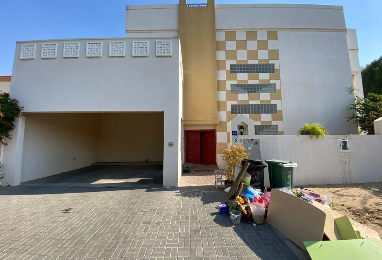 4 BR Villa with Private Garden in Al Safa