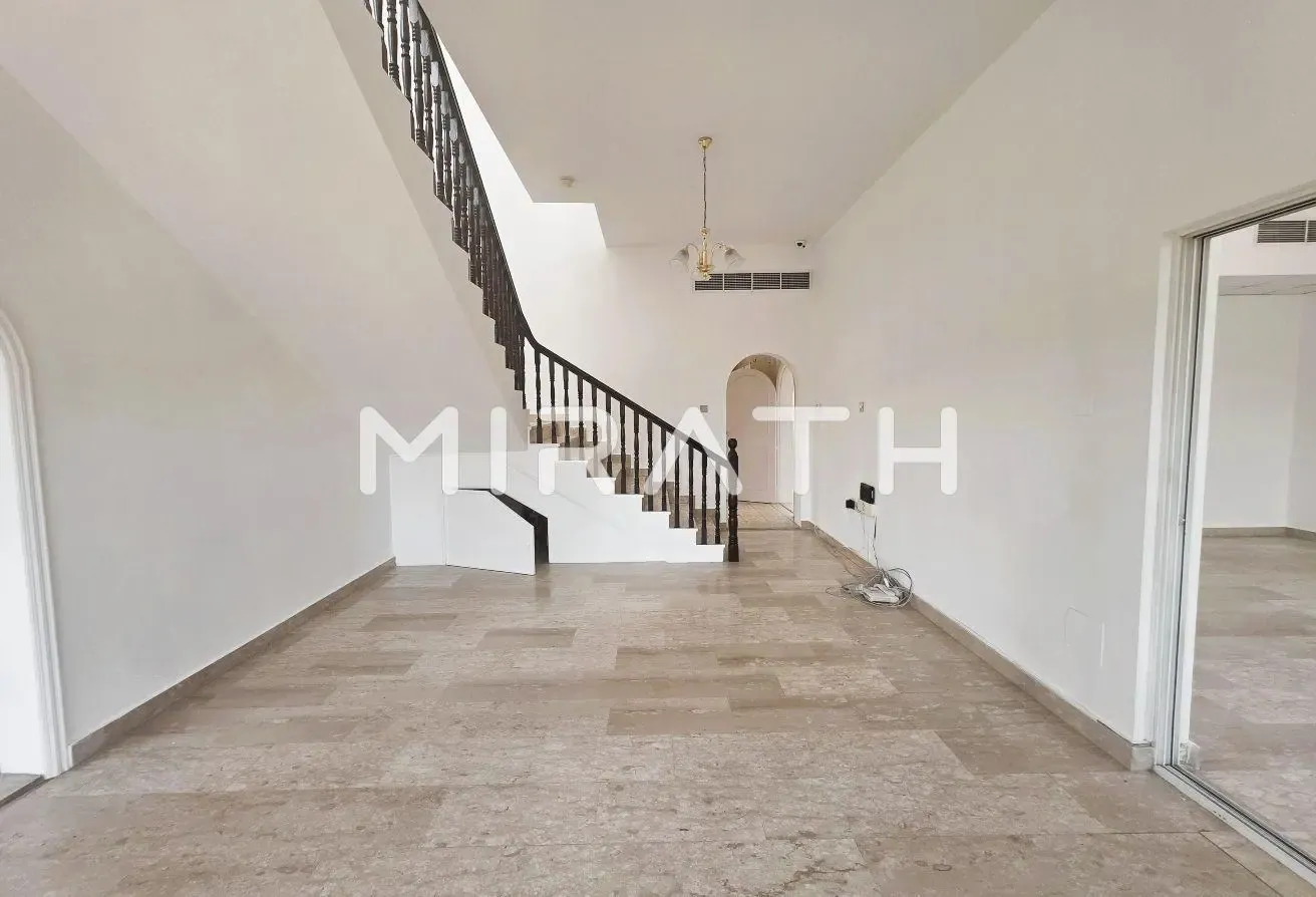 Independent Villa | Private Garden | Close to Park
