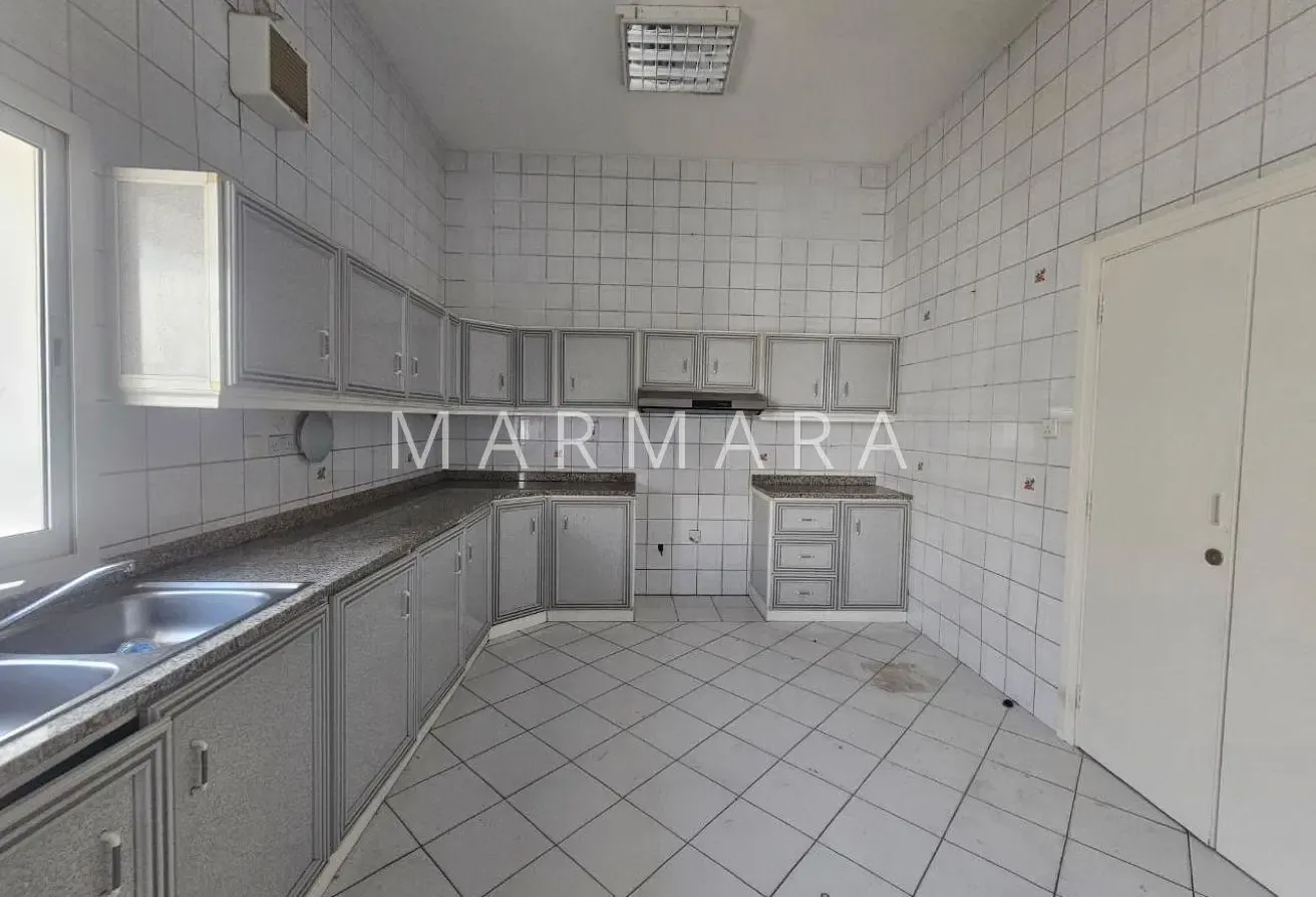 Spacious Well Maintained villa | Garden | Pool