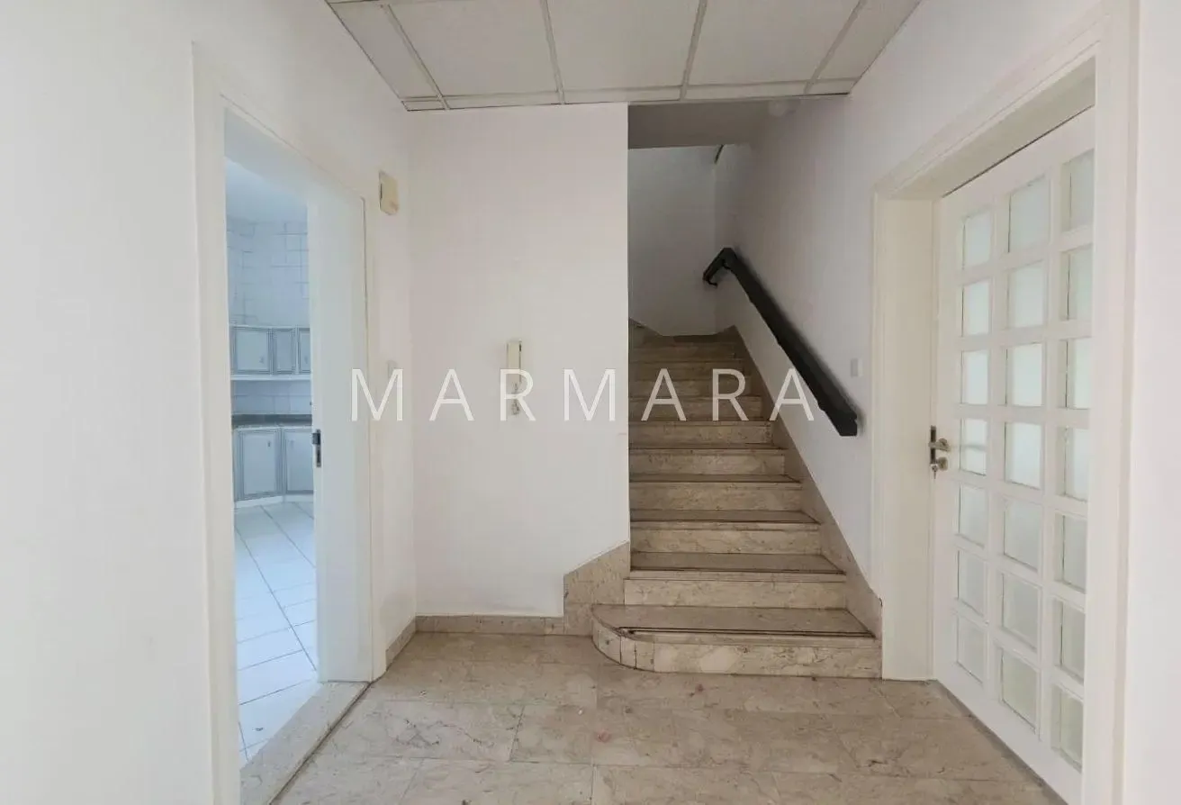 Spacious Well Maintained villa | Garden | Pool