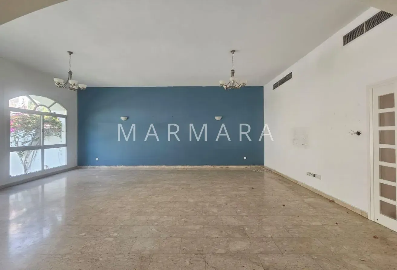 Spacious Well Maintained villa | Garden | Pool