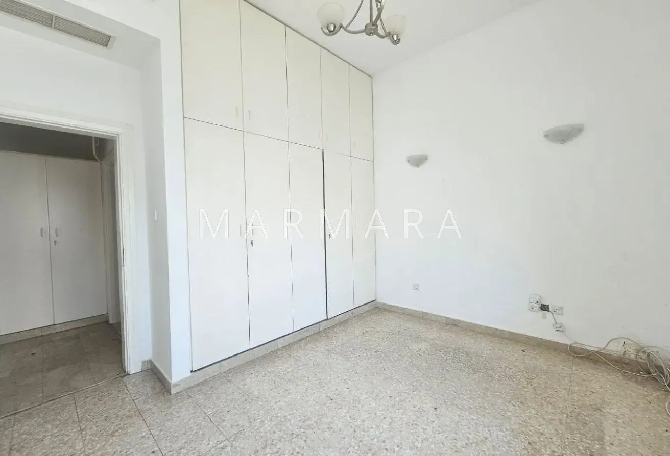 Spacious Well Maintained villa | Garden | Pool