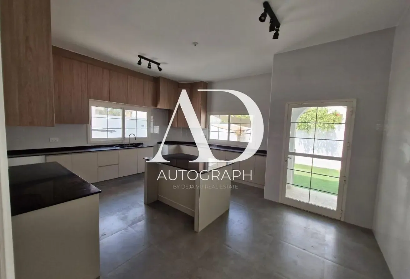 Modern Design | 4 Bed New Refurbished With Pool