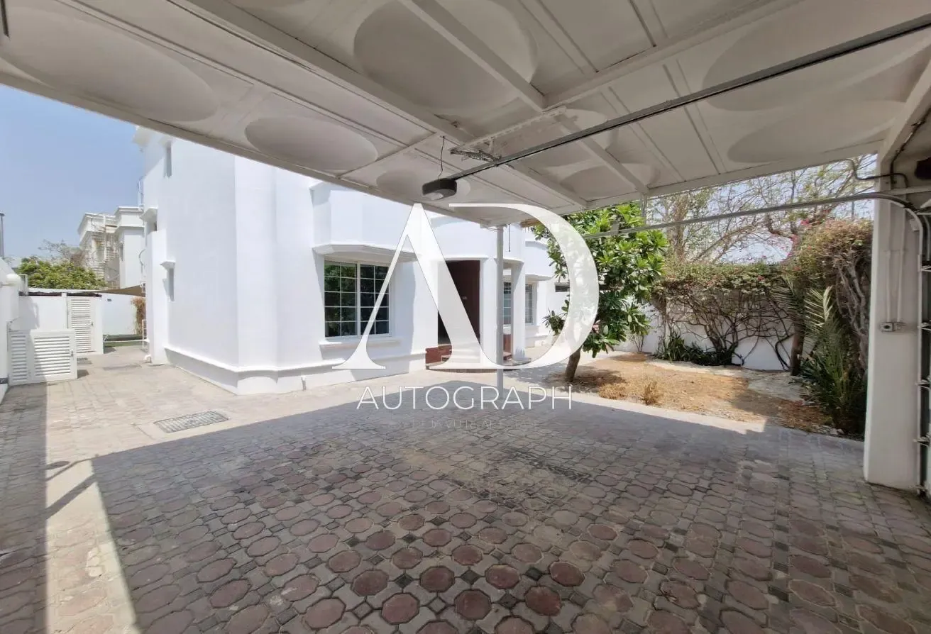 Modern Design | 4 Bed New Refurbished With Pool