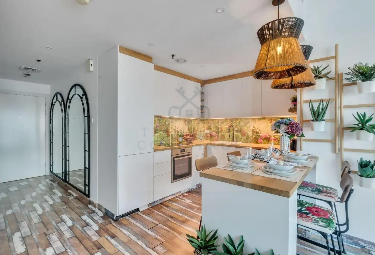 Vibrant + Colorful 1 BR W/ Marina views! Sleeps 3