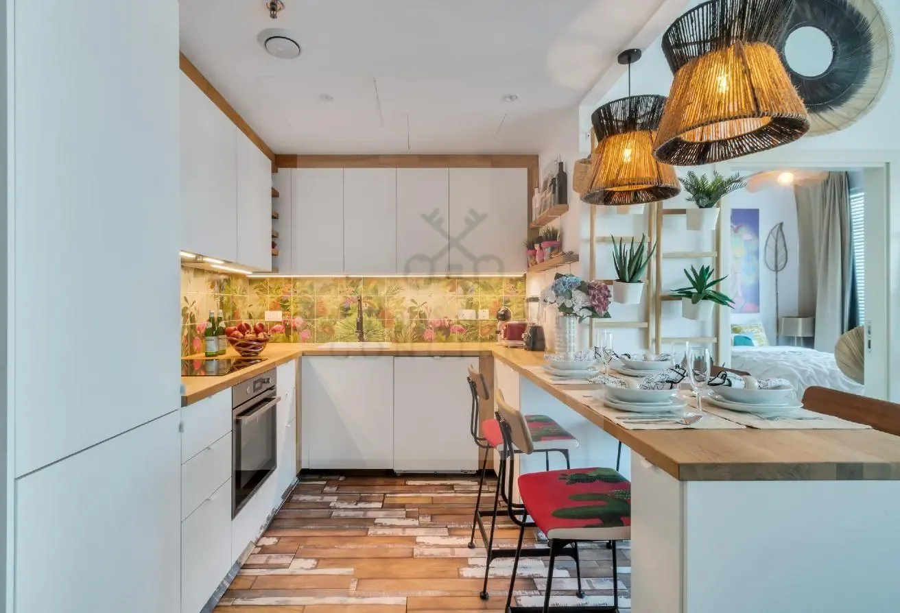 Vibrant + Colorful 1 BR W/ Marina views! Sleeps 3