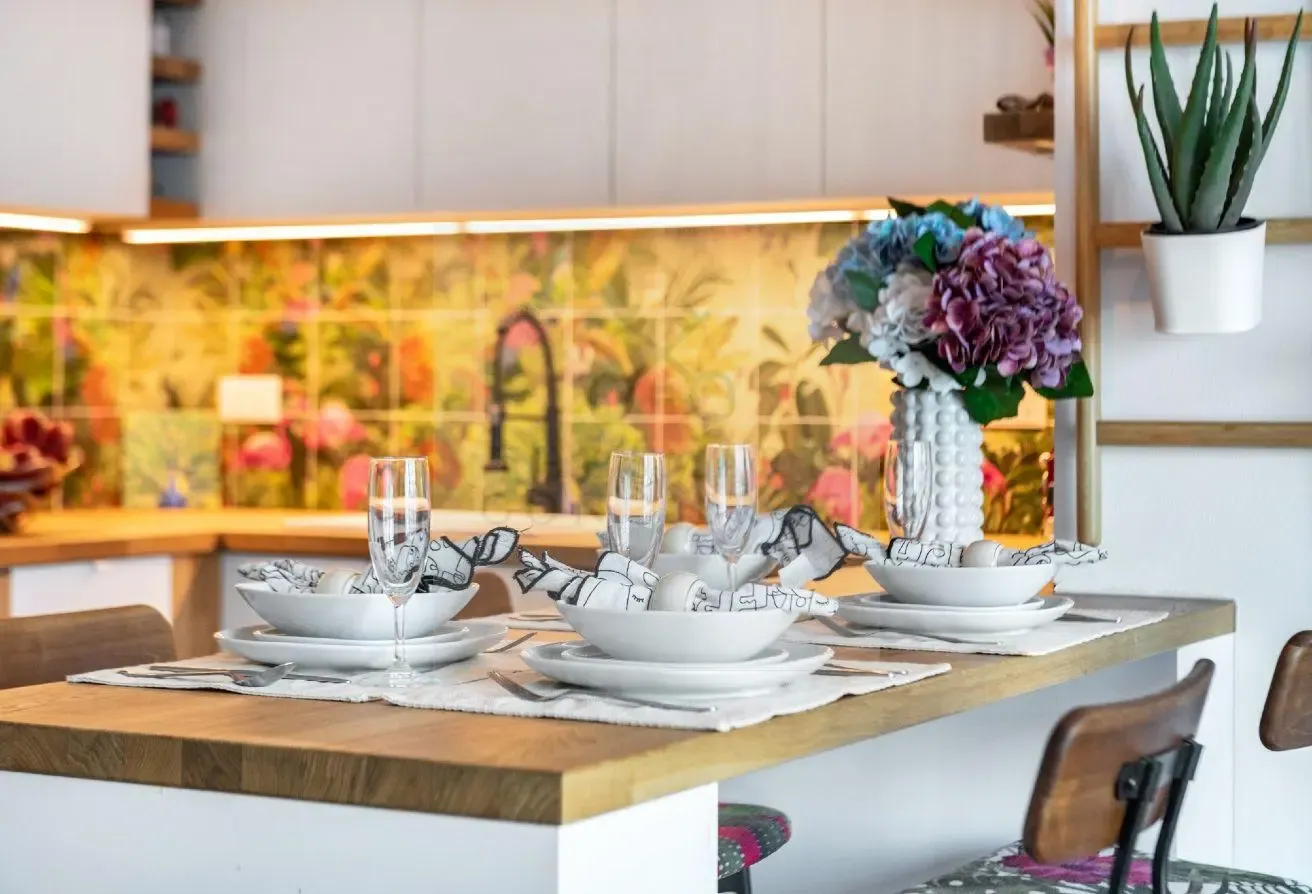 Vibrant + Colorful 1 BR W/ Marina views! Sleeps 3