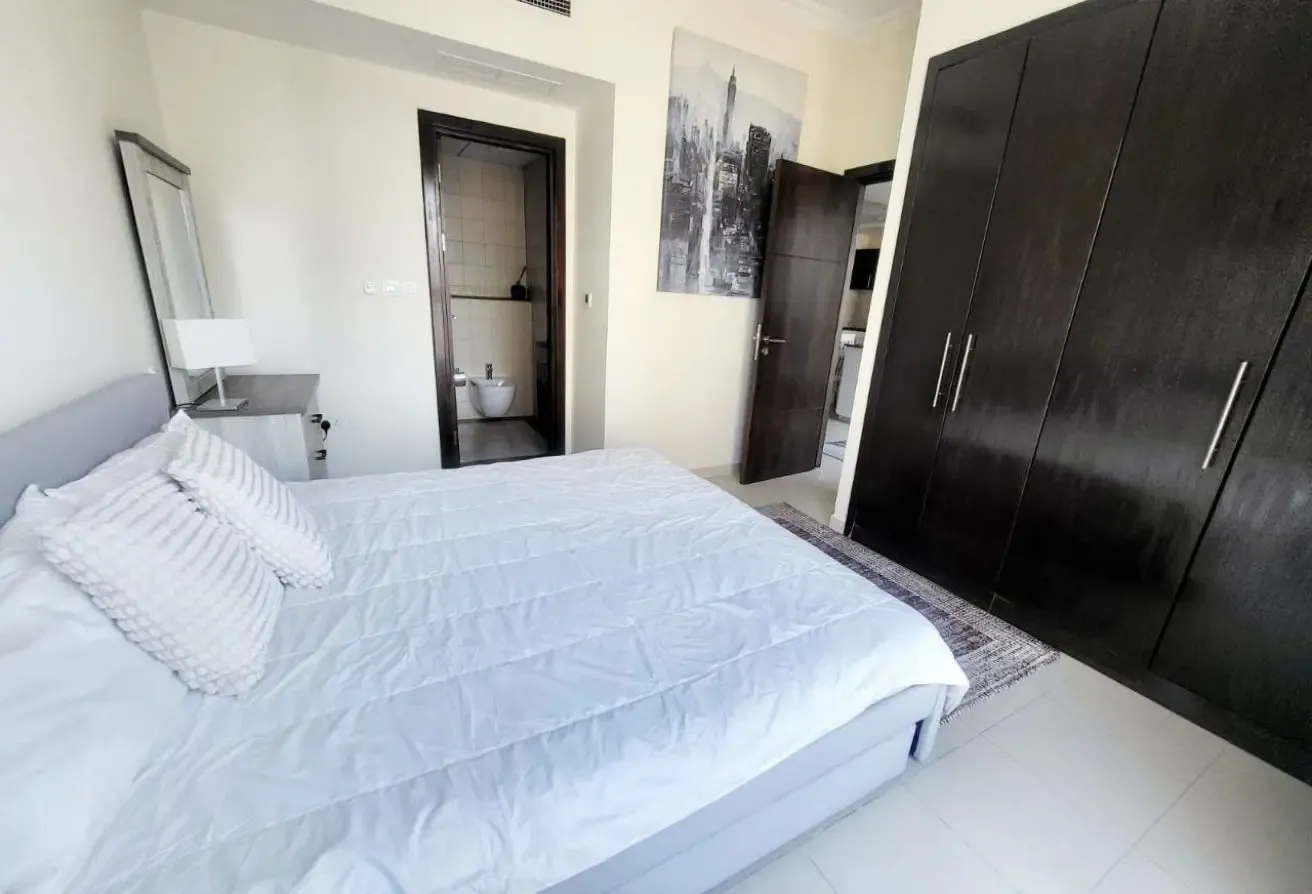 Marina View/ 4 cheques/ Furnished | Bay Central We