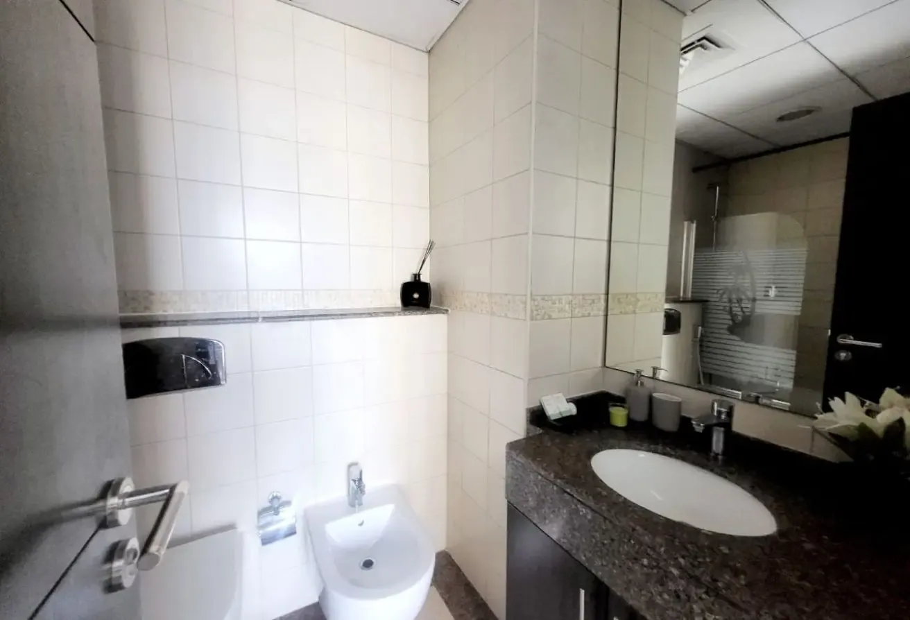 Marina View/ 4 cheques/ Furnished | Bay Central We