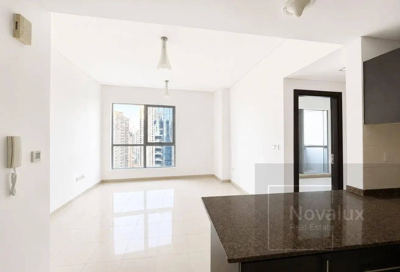 High floor | Marina views | Call today!