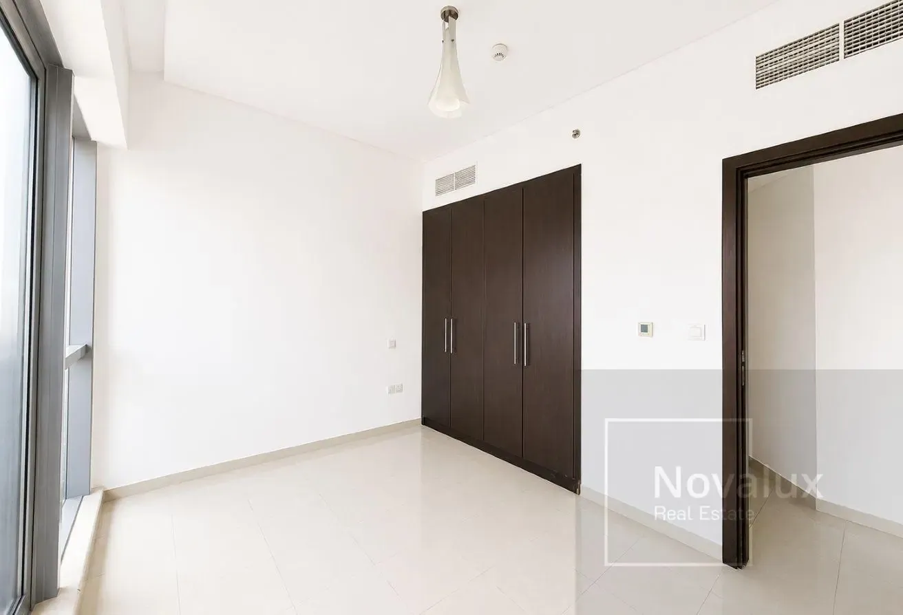 High floor | Marina views | Call today!