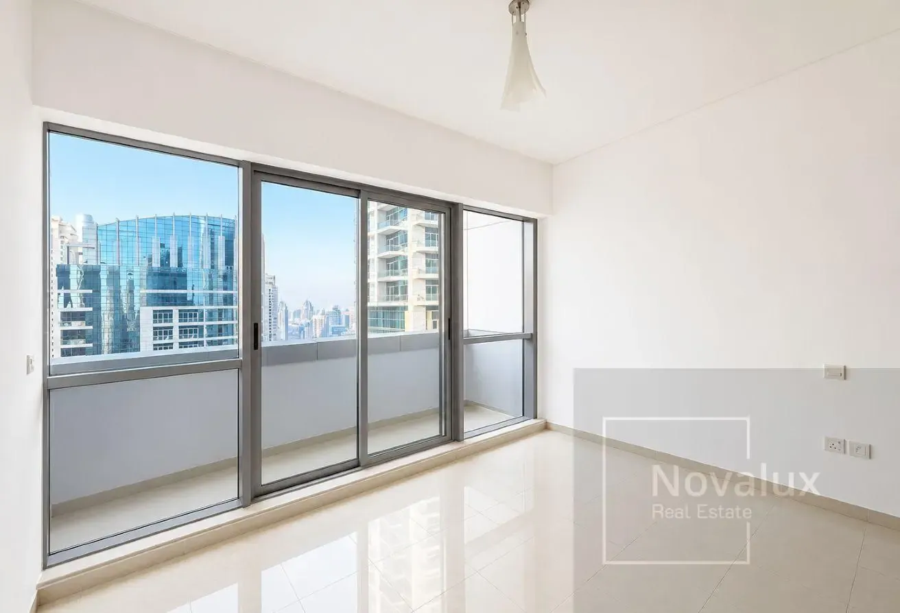 High floor | Marina views | Call today!
