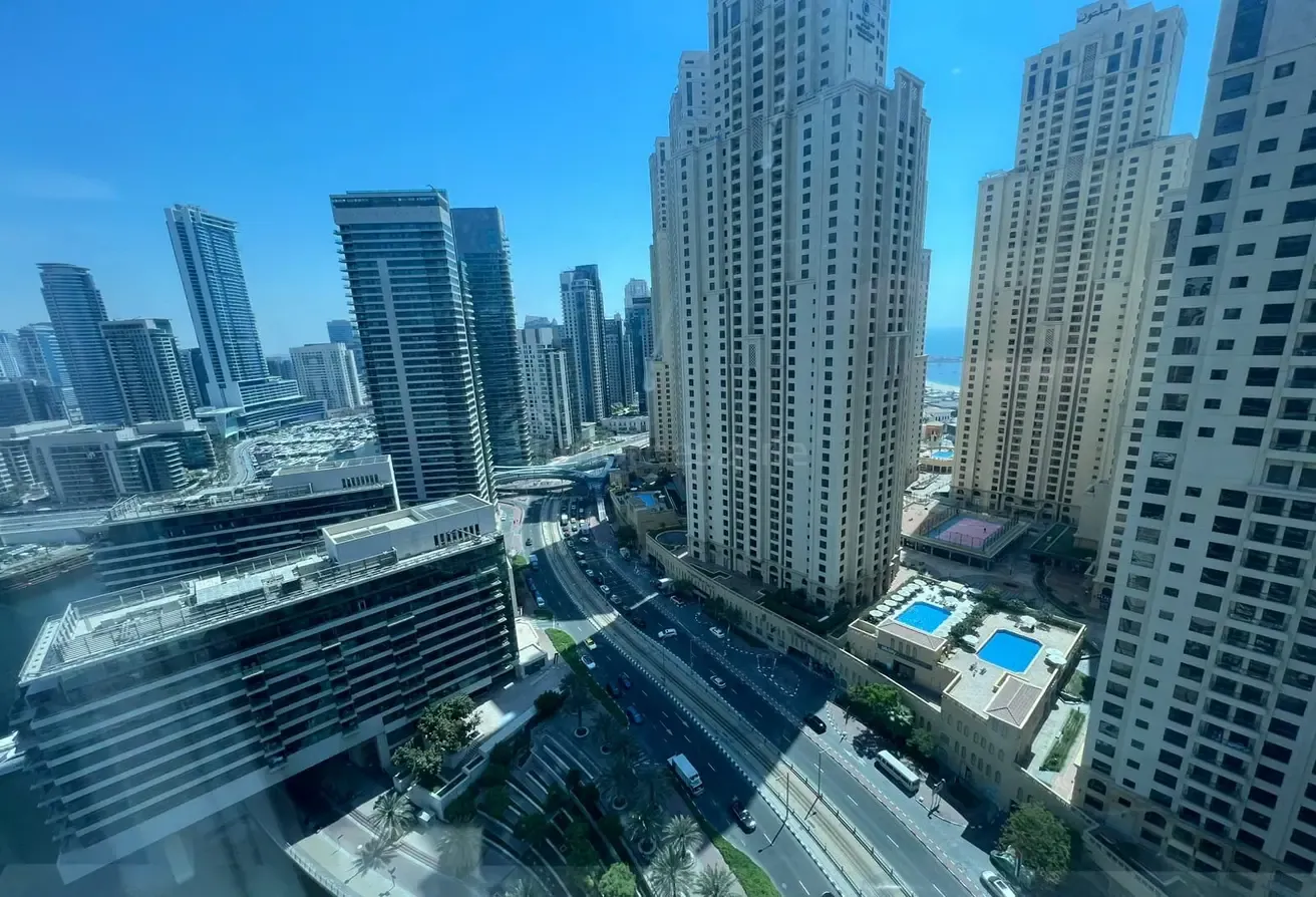 Vacant | Spacious | Skyline View