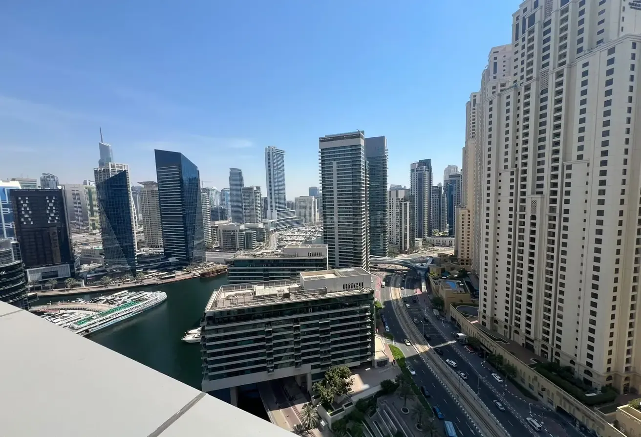 Vacant | Spacious | Skyline View