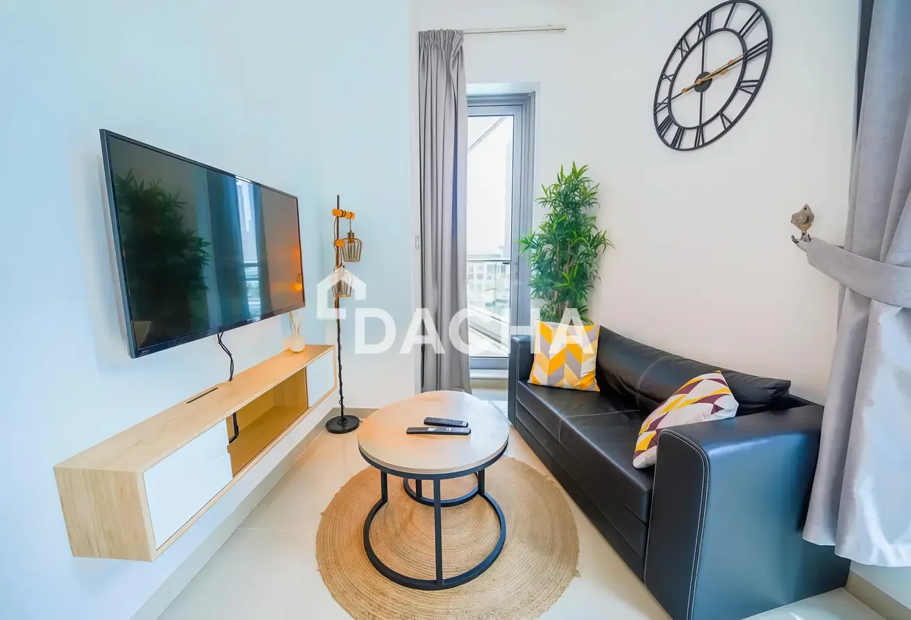Waterfront Studio | Near Tram | Big Layout