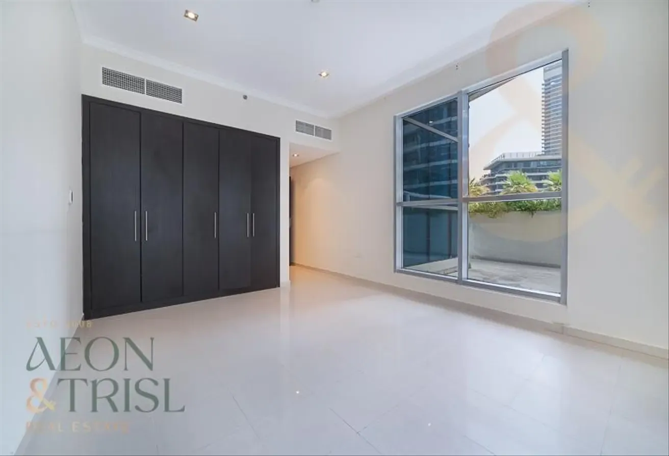 2 Bedroom Pool View Large Terrace Near Marina Walk