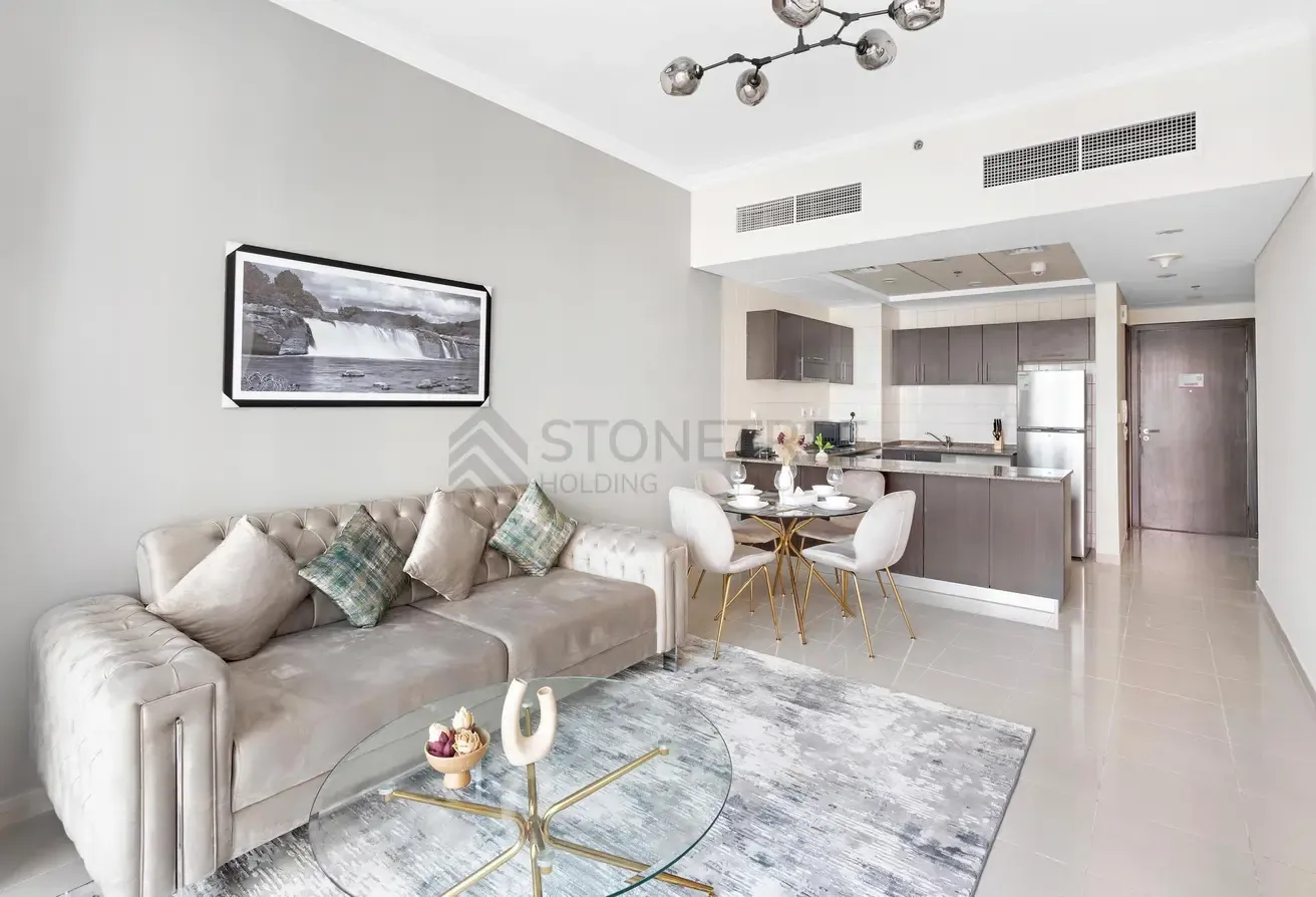 12 CHEQUES | Near Beach and Tram