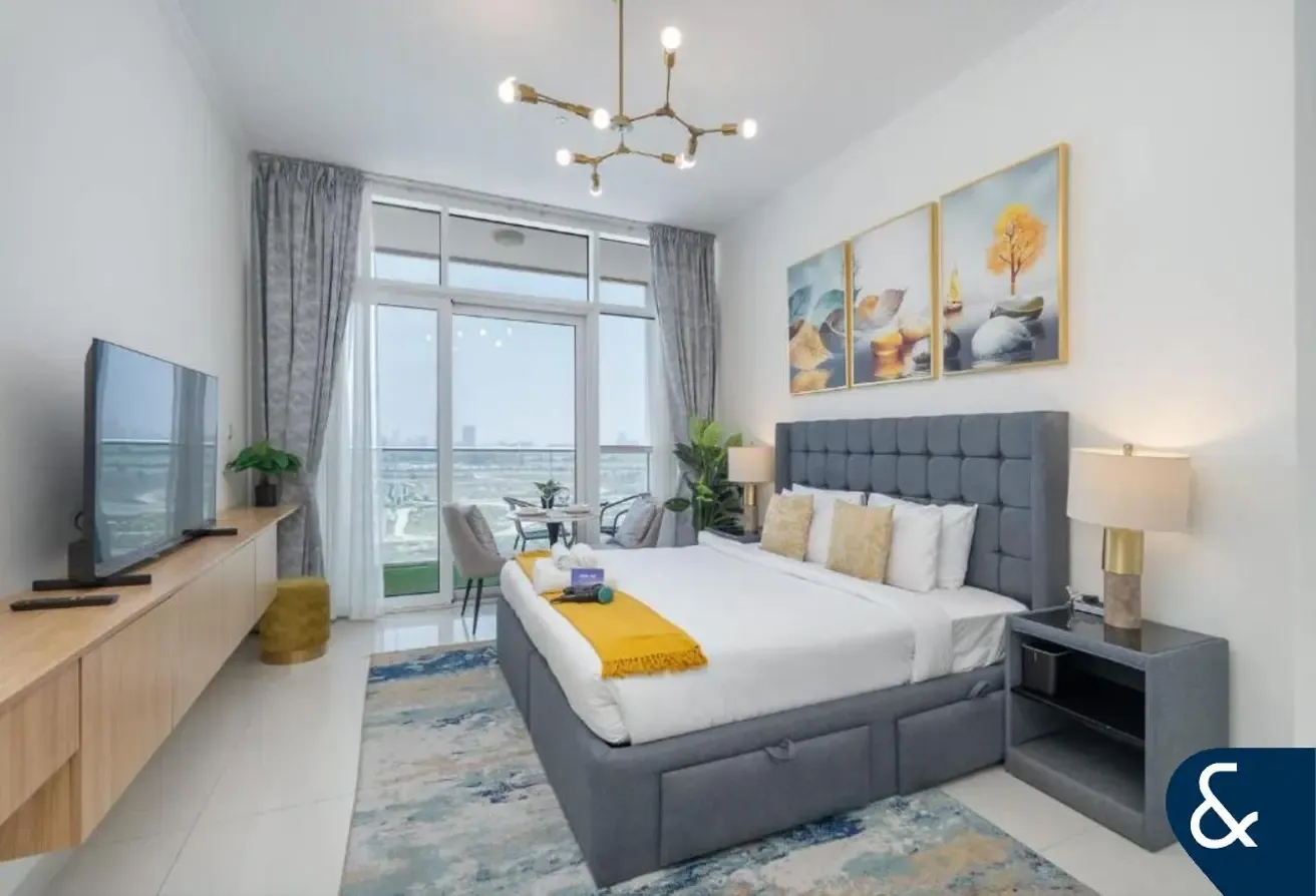 Studio | Upgraded Bathroom | Furnished