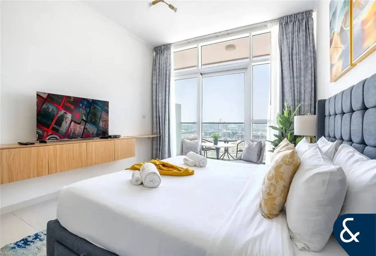 Studio | Upgraded Bathroom | Furnished