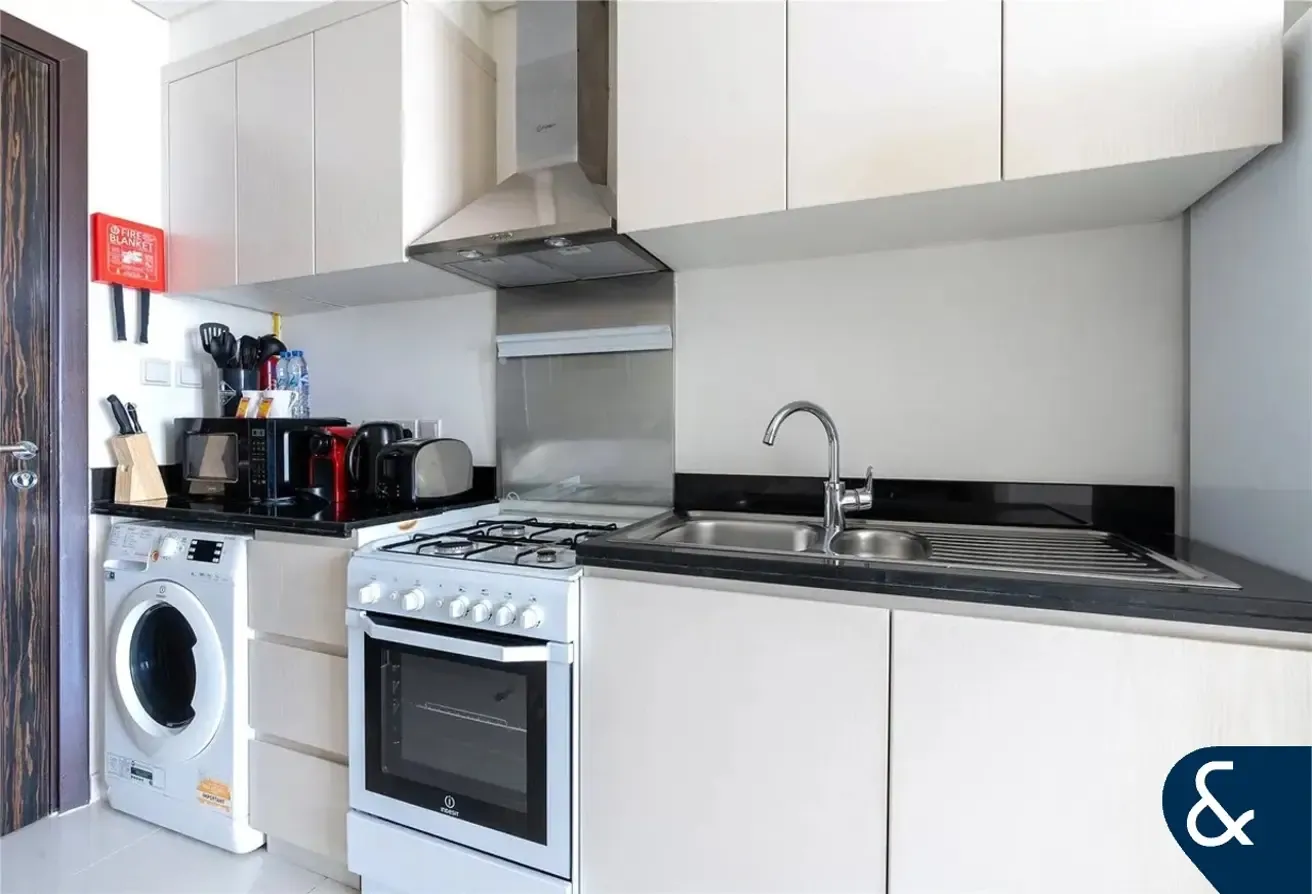 Studio | Upgraded Bathroom | Furnished