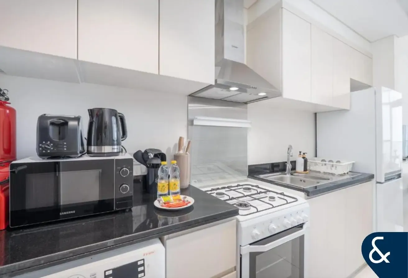 Studio | Upgraded Bathroom | Furnished
