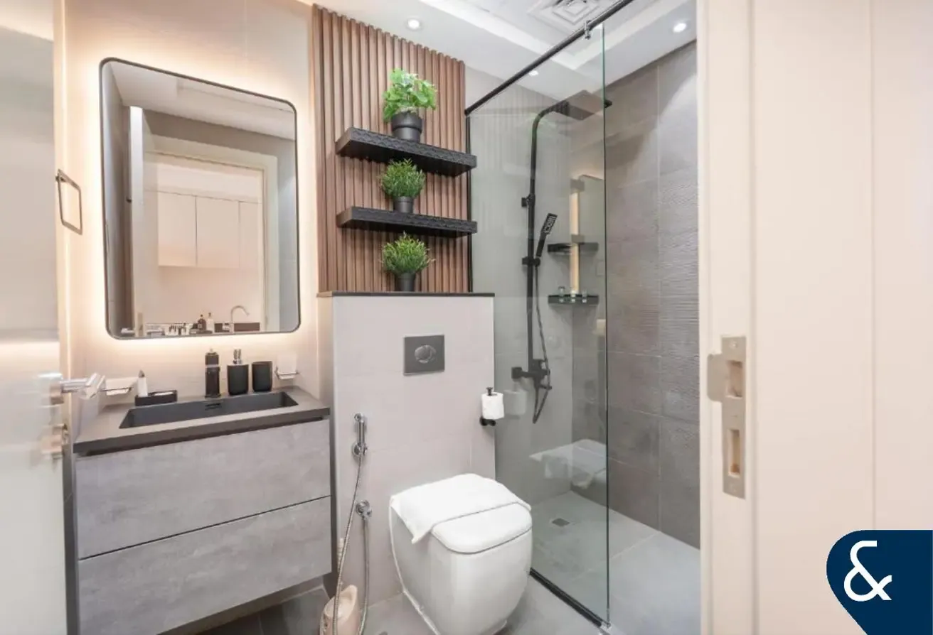 Studio | Upgraded Bathroom | Furnished