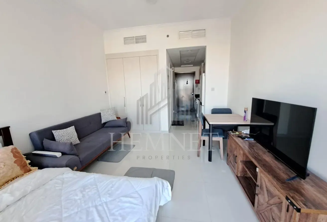 Fully Furnished Studio | Golf View | Vacant