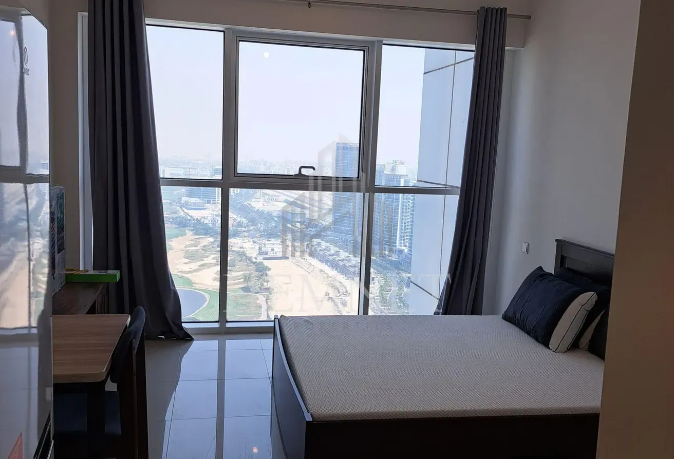 Fully Furnished Studio | Golf View | Vacant