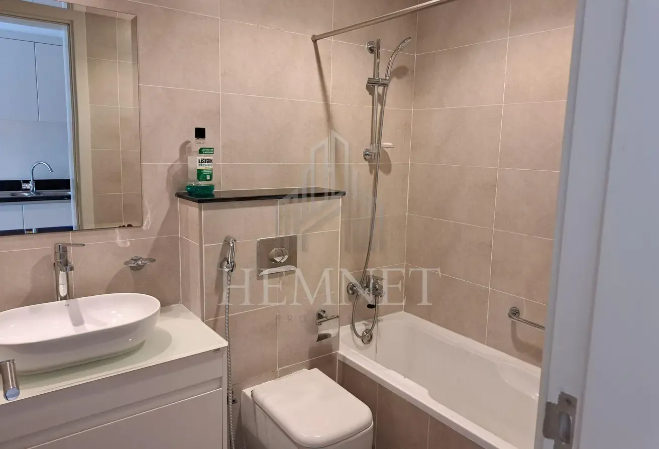 Fully Furnished Studio | Golf View | Vacant