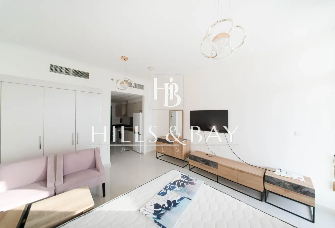 Fully Furnished | High Floor | Bright and Ambient