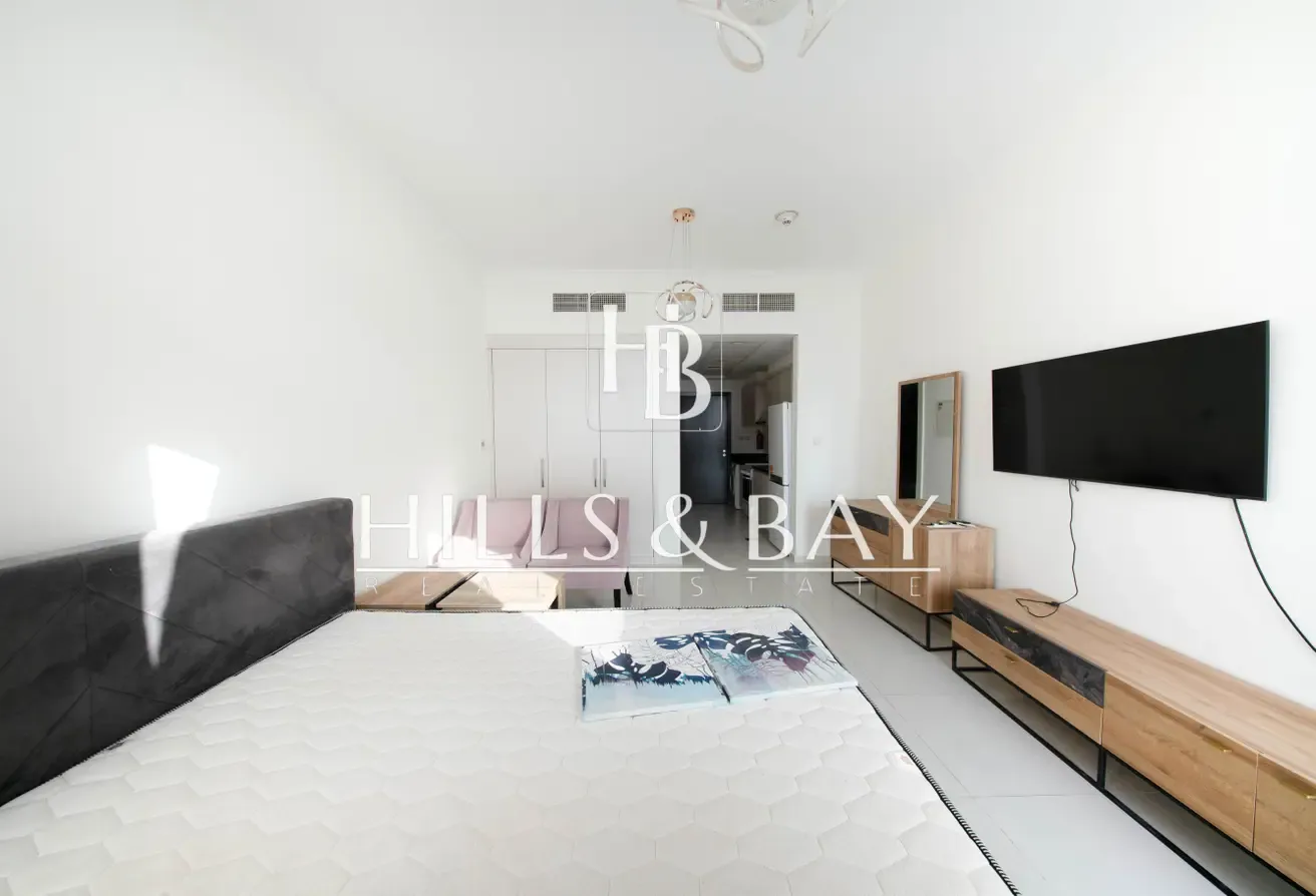 Fully Furnished | High Floor | Bright and Ambient
