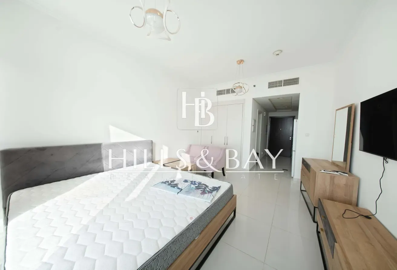Fully Furnished | High Floor | Bright and Ambient