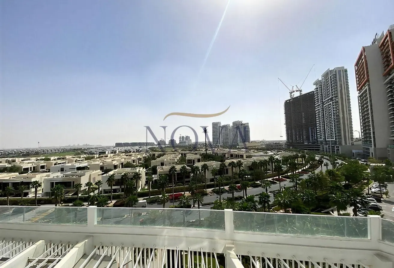 SPACIOUS | GOLF VIEW | READY TO MOVE